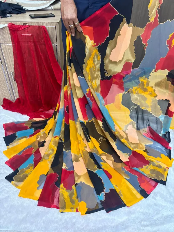 Taladara's_Georgette_Printed_Saree_With_Unstitched_Blouse