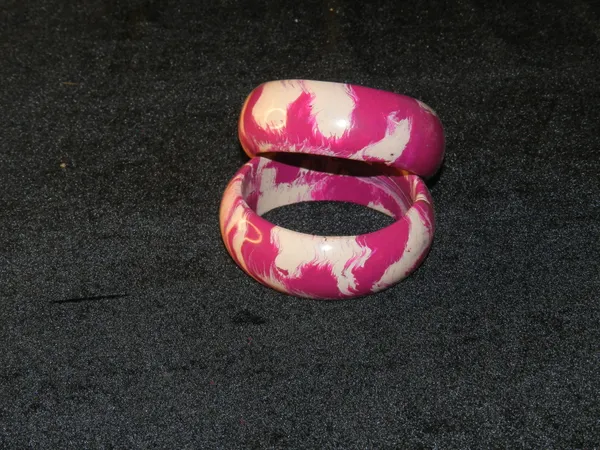 Pink_And_White_Resin_Bangles_For_Women__(pack_of_two_pieces)