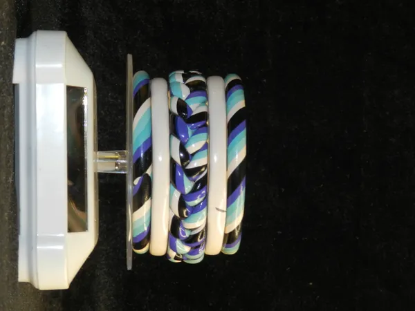 Multicolor_Plastic_Bangles_For_Women._[Single_Hand_Stake__(pack_of_five_pieces)]
