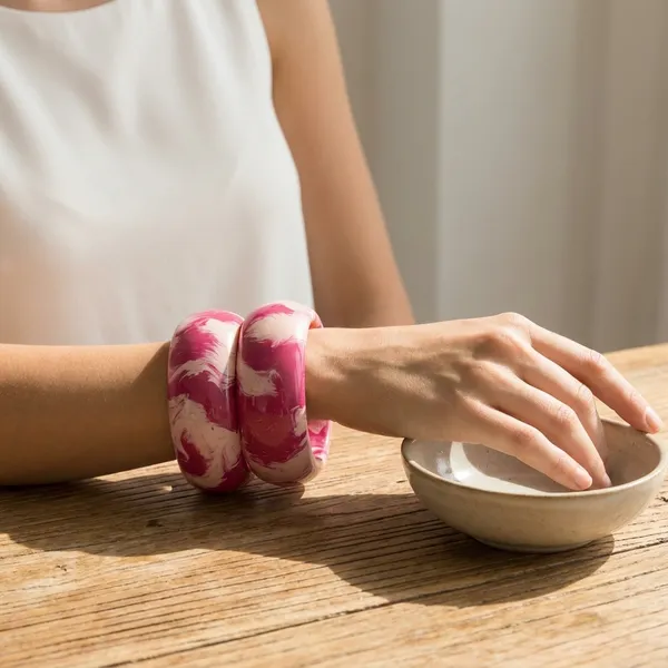 Pink_And_White_Resin_Bangles_For_Women__(pack_of_two_pieces)