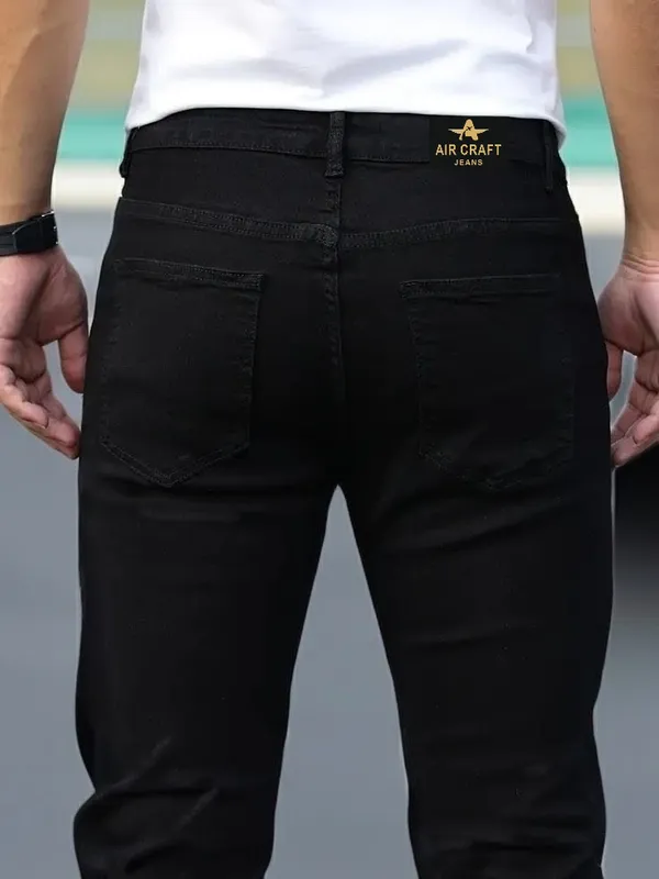 Black_Relaxed_Fit_Straight_Leg_Jeans_For_Men