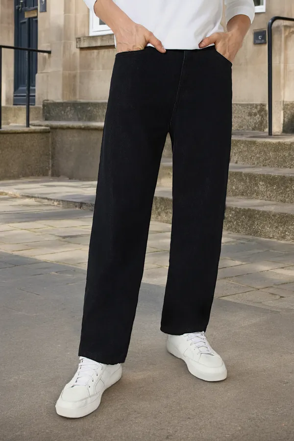 Black_Denim_Straight_Fit_Jeans_For_Men