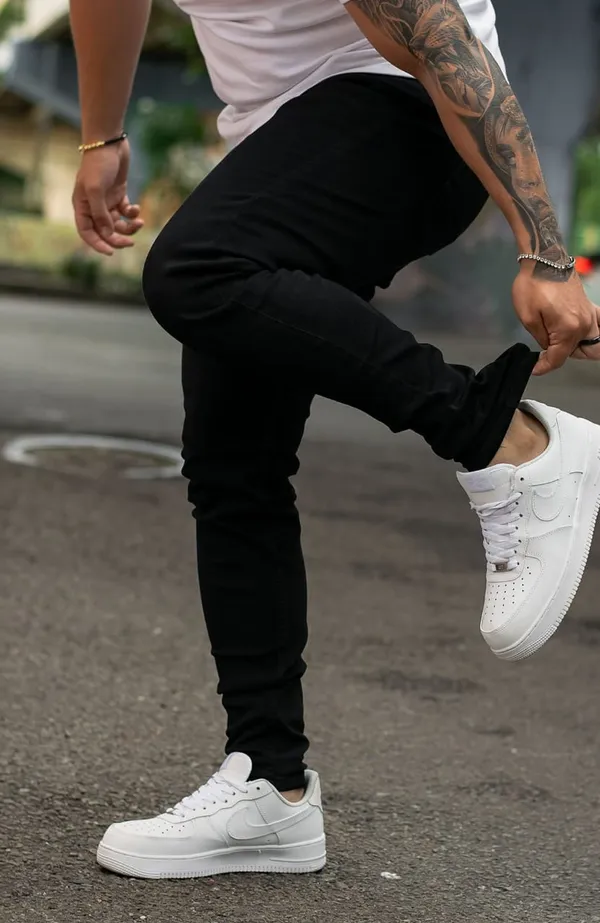 Black_Premium_Stretch_Denim_Solid_Slim_Fit_Jeans_For_Men
