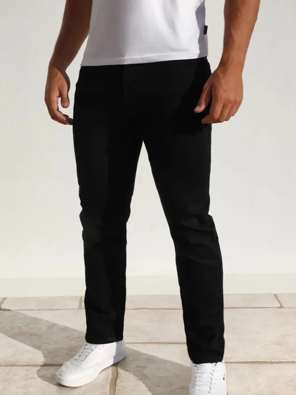 Black_Slim_Fit_Casual_Trousers_For_Men
