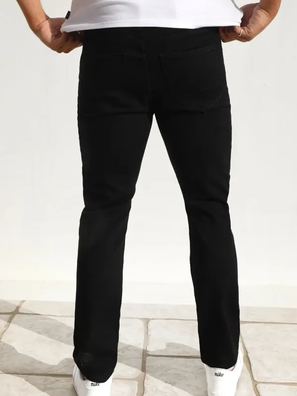 Black_Slim_Fit_Casual_Trousers_For_Men