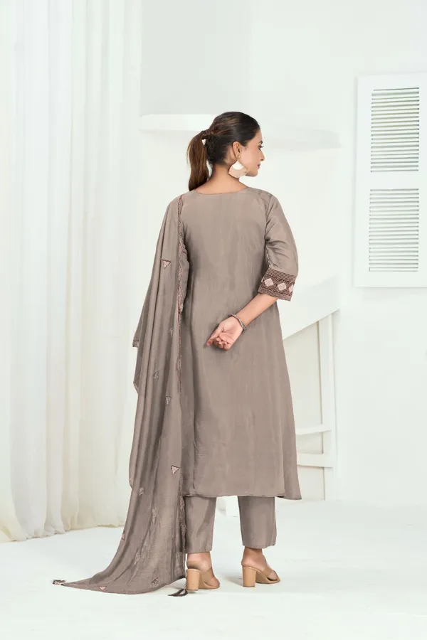 Beige_Chanderi_Silk_Premium_Kurta_Sets_For_Women