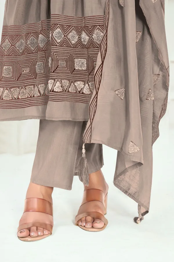 Beige_Chanderi_Silk_Premium_Kurta_Sets_For_Women