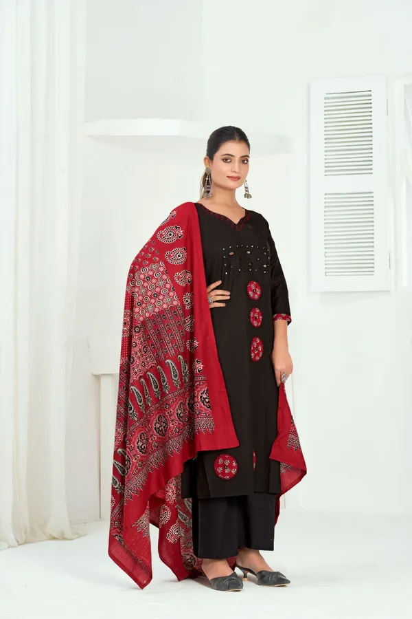 Black_And_Red_Pure_Cotton_Premium_Kurta_Sets_For_Women