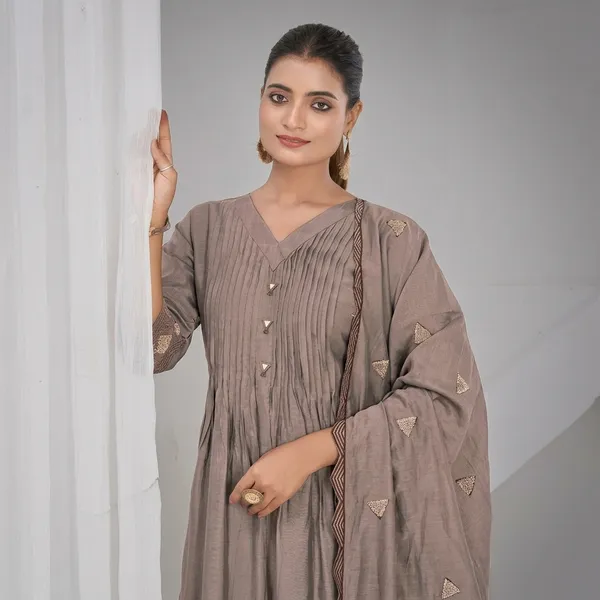 Beige_Chanderi_Silk_Premium_Kurta_Sets_For_Women