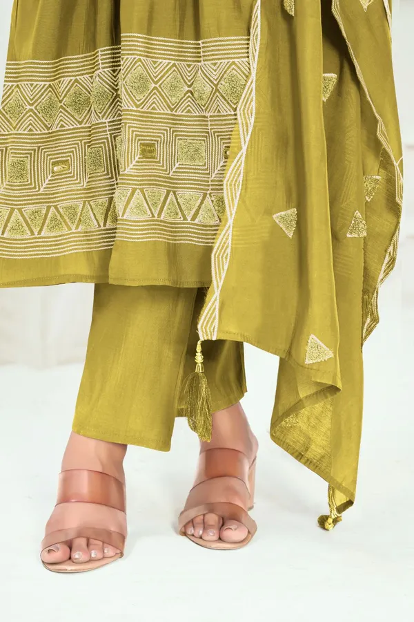 Green_Chanderi_Silk_Premium_Kurta_Sets_For_Women