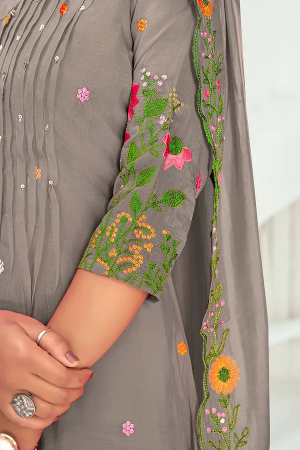 Beige_Chanderi_Silk_Premium_Kurta_Sets_For_Women