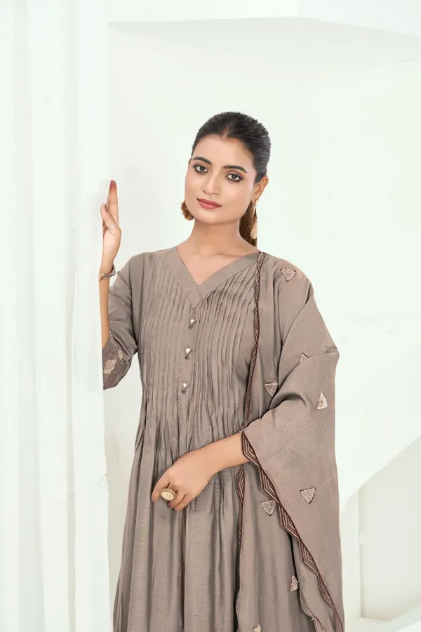 Beige_Chanderi_Silk_Premium_Kurta_Sets_For_Women