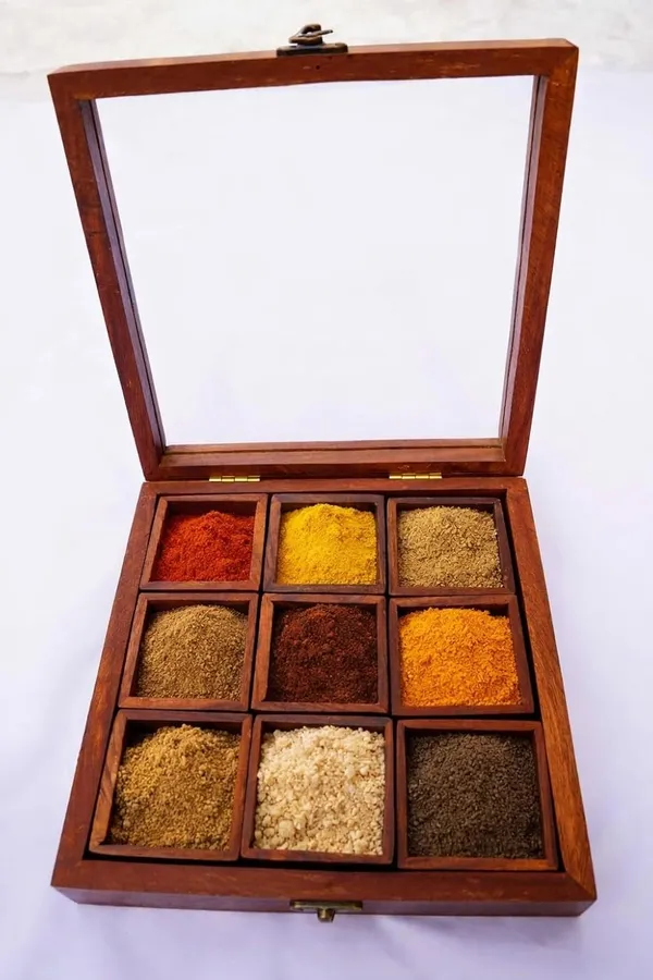 Wooden_Spice_Box_For_Kitchen_9_Compartment_Masala_Organizer_With_Glass_Lid_Wood_Storage_Container