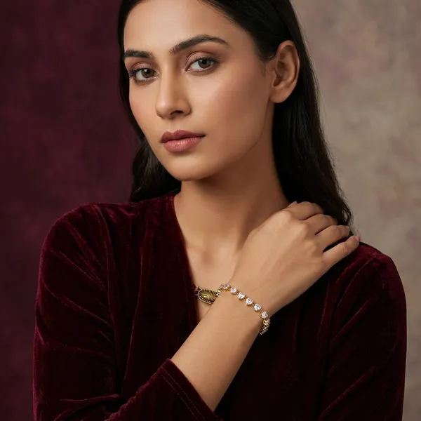 Elegant_Crystal_Heart_Bracelet_With_Gold_Chain_And_Adjustable_Clasp