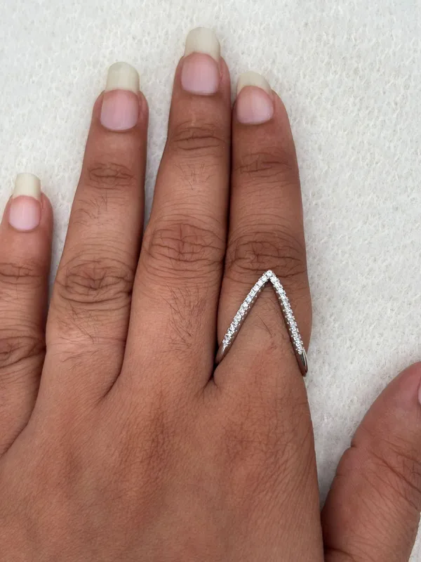 Elegant_V-Shaped_Diamond-Studded_Ring