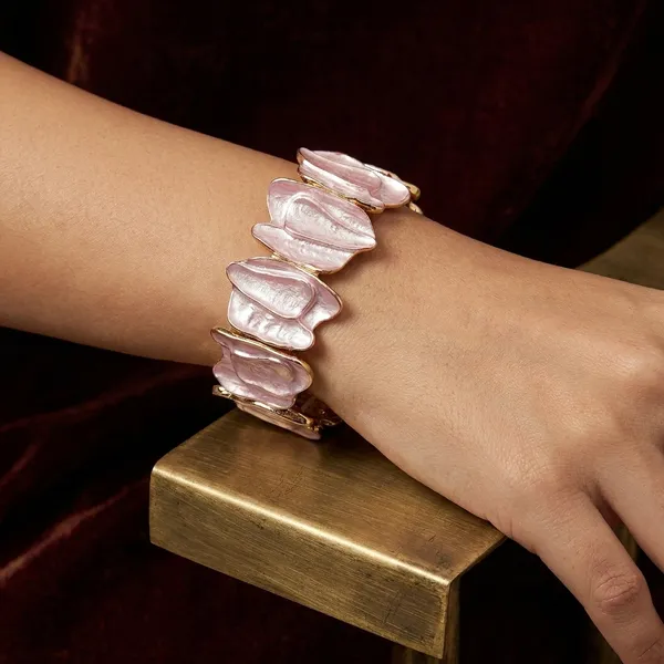 Handcrafted_Purple_Biwa_Pearl_Stretch_Bracelet_With_Gold_Accents