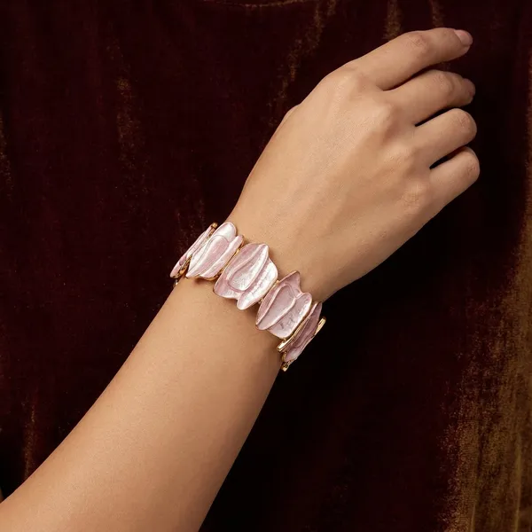 Handcrafted_Purple_Biwa_Pearl_Stretch_Bracelet_With_Gold_Accents