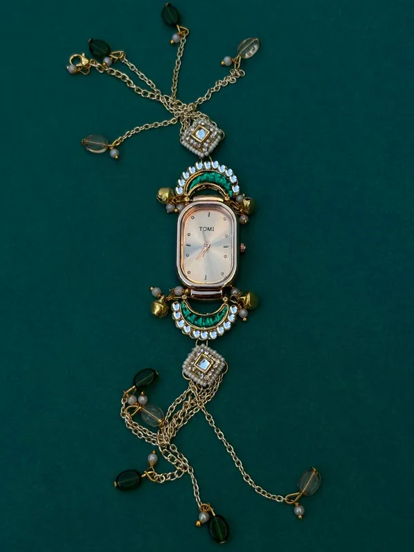 Elegant_Green_Stone_Charm_Bracelet_Watch