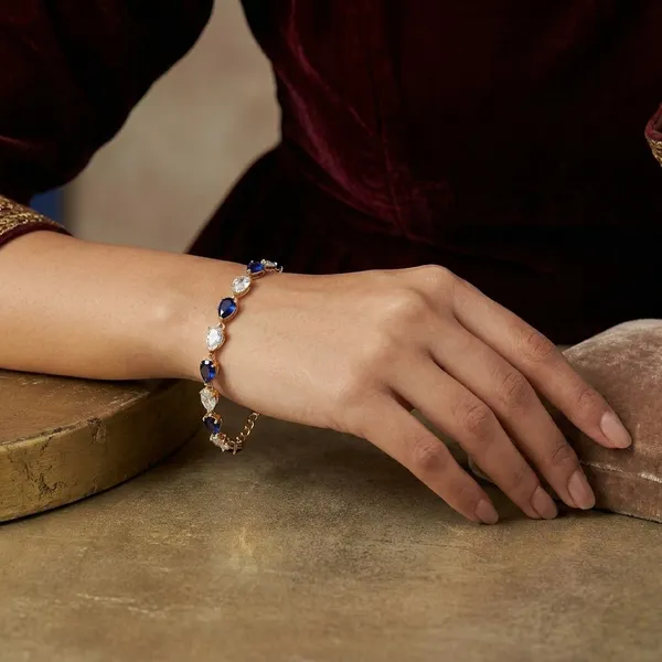 Elegant_Blue_And_Clear_Stone_Bracelet_With_Gold_Chain