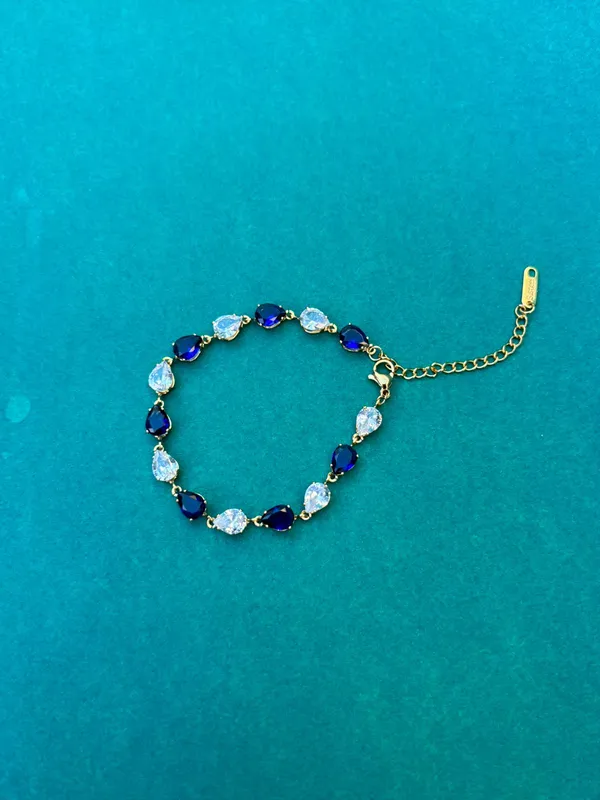 Elegant_Blue_And_Clear_Stone_Bracelet_With_Gold_Chain