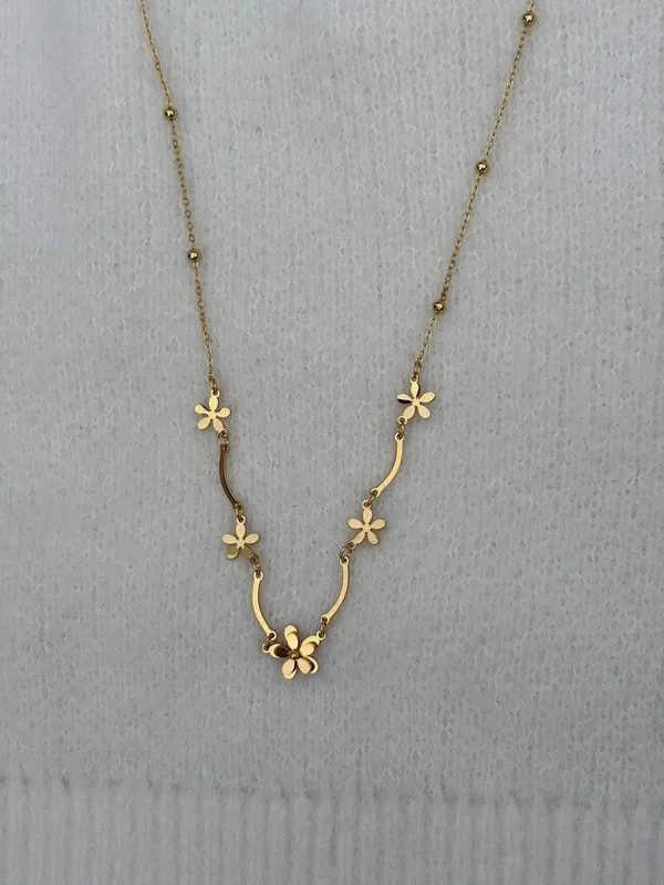 Gold-Plated_Floral_Chain_Necklace_With_Crystal_Accent