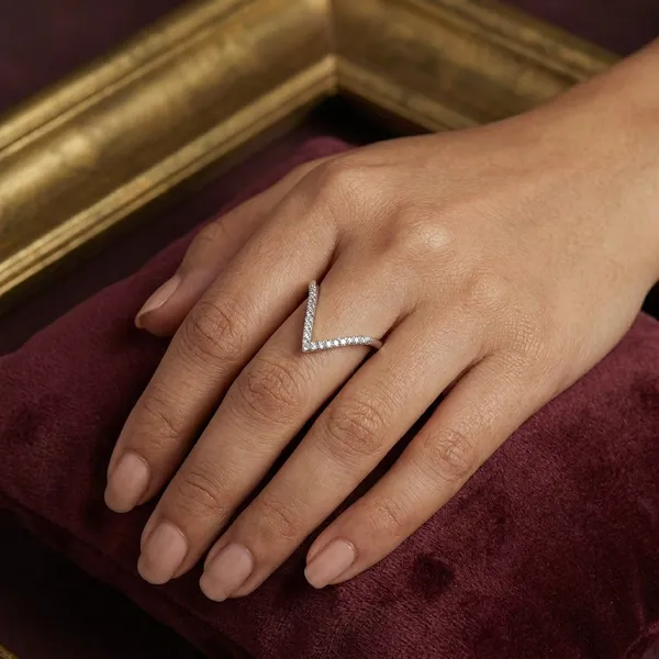 Elegant_V-Shaped_Diamond-Studded_Ring
