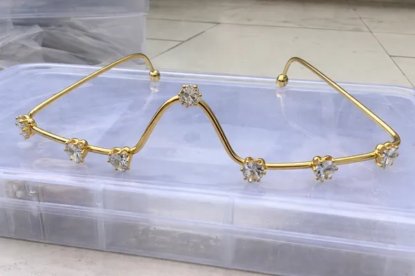 Gold-Tone_Crystal_Embellished_Glasses_Frame