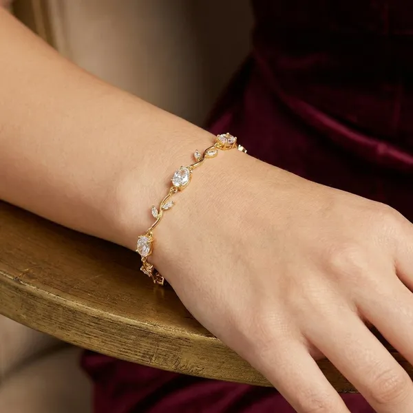Elegant_Gold-Plated_Crystal_Bracelet_With_Leaf_Design