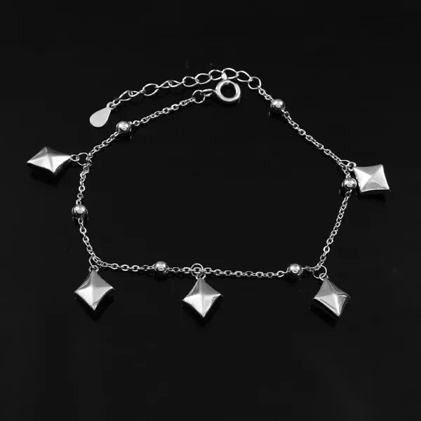 Elegant_Diamond-Shaped_Charm_Bracelete_For_Women
