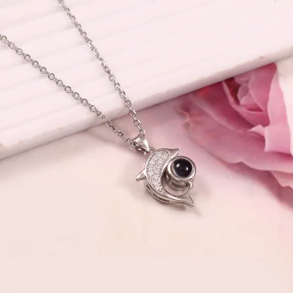 Sparkling_Dolphin_Pendant_Necklace_With_Crystal_Embellishments_For_Women