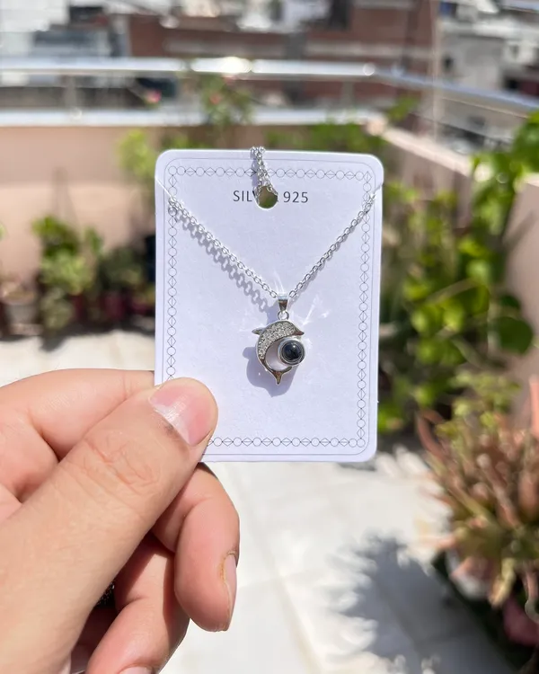 Sparkling_Dolphin_Pendant_Necklace_With_Crystal_Embellishments_For_Women