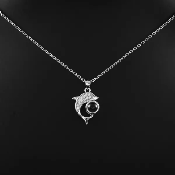 Sparkling_Dolphin_Pendant_Necklace_With_Crystal_Embellishments_For_Women