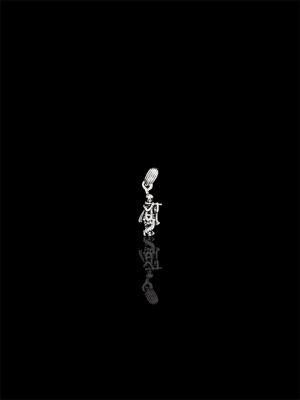 Tribal_Skeleton_Figurine_With_Reflection_For_Women