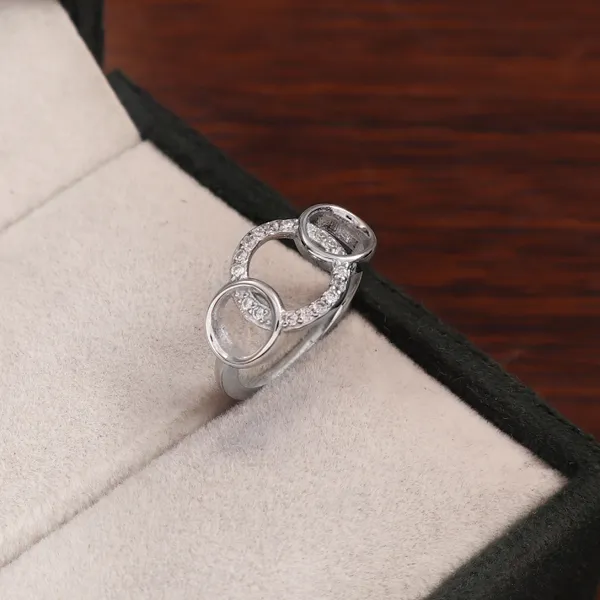 Silver_Tone_Interlocking_Ring_For_Women