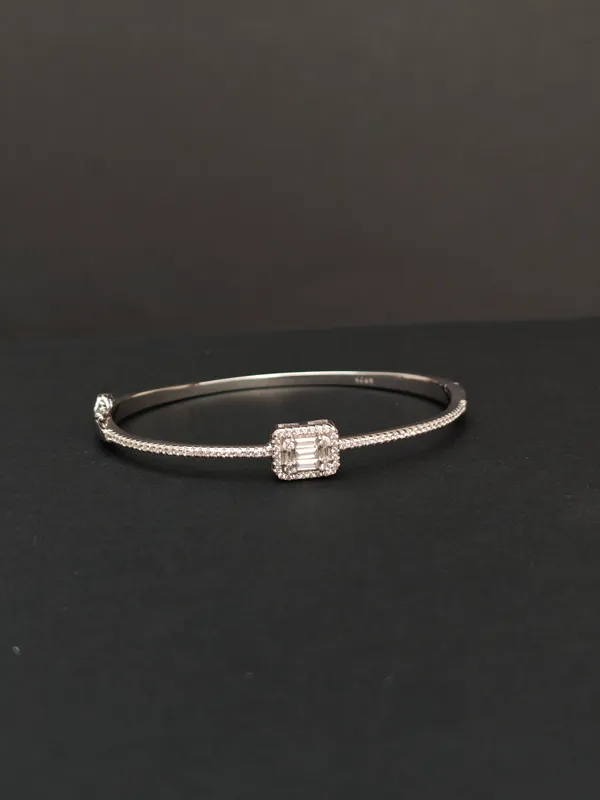 REGAL_SOLITAIRE_GLOW_BRACELETE