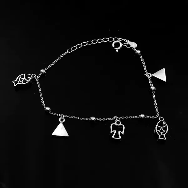 Delicate_Silver_Chain_Bracelet_With_Charm_Pendants_For_Women