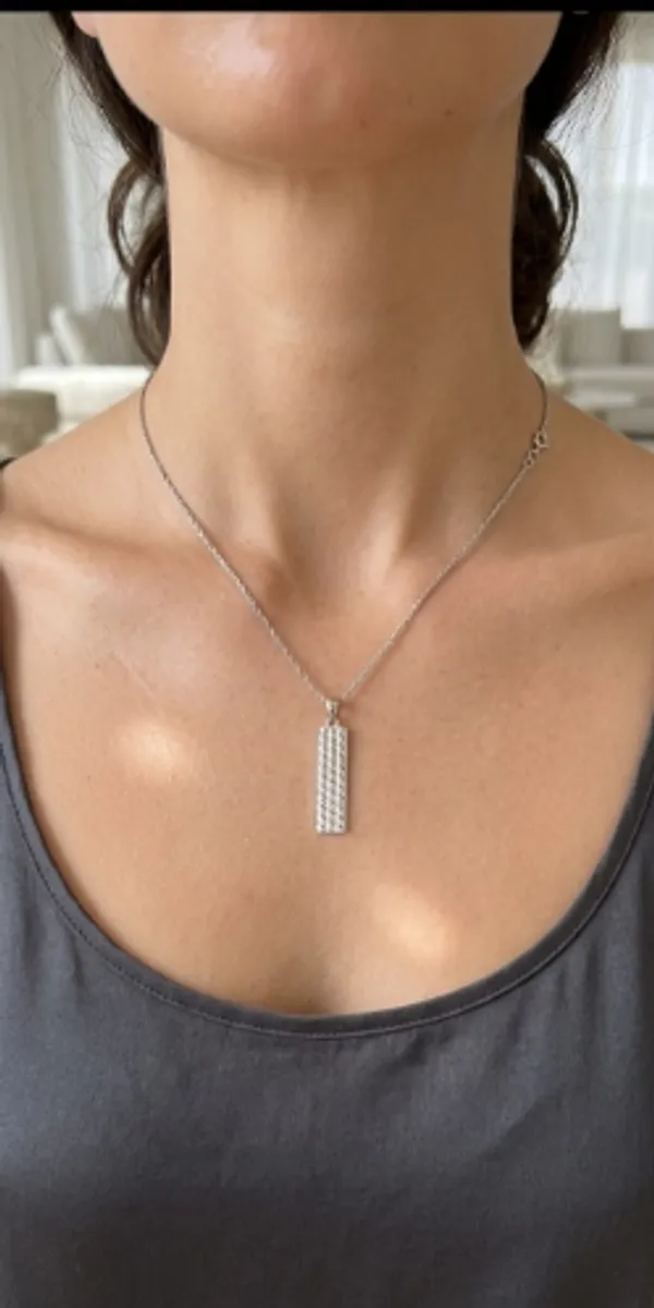 Silver-Tone_Rectangular_Pendant_Necklace_with_Geometric_Pattern