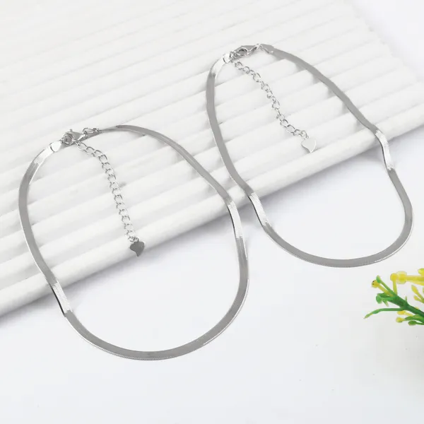 Silver_Anklet_Polish_Sleek_Design