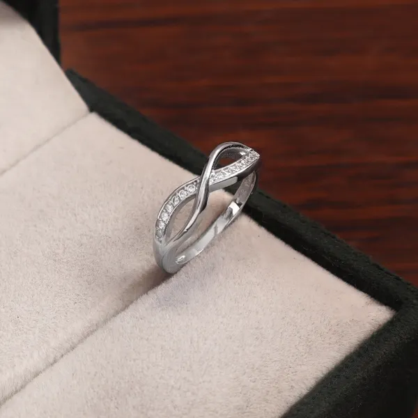 Elegant_Twisted_Crystal_Ring_For_Women