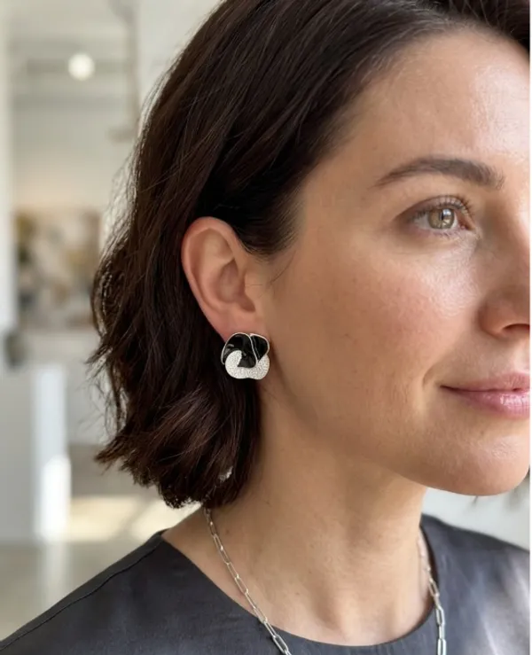 Elegant_Navy_Blue_and_Silver_Twisted_Stud_Earrings