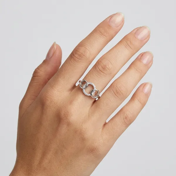 Silver_Tone_Interlocking_Ring_For_Women