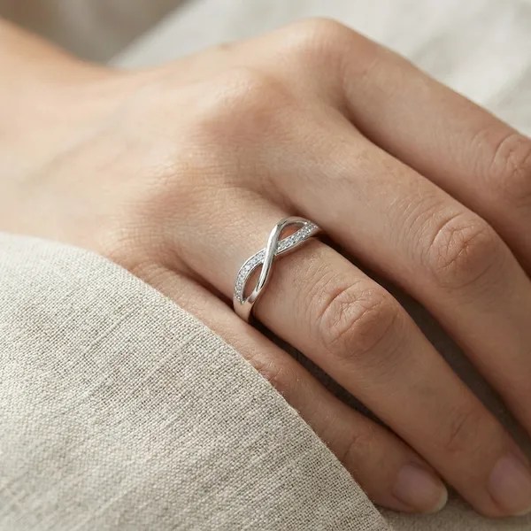 Elegant_Twisted_Crystal_Ring_For_Women