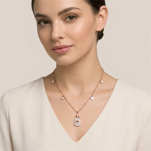 Elegant_Silver_Toned_Pendant_Necklace_With_Delicate_Chain_For_Women