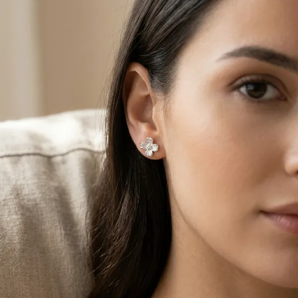 Silver_Bee_Stud_Earrings_For_Women