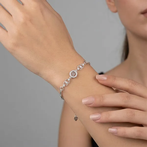 Elegant_Silver_Toned_Chain_Bracelet_With_Crystal_Embellishments_For_Women