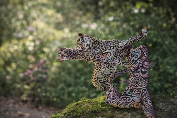 Spotted_And_Natural_Resin_Home_Figurine