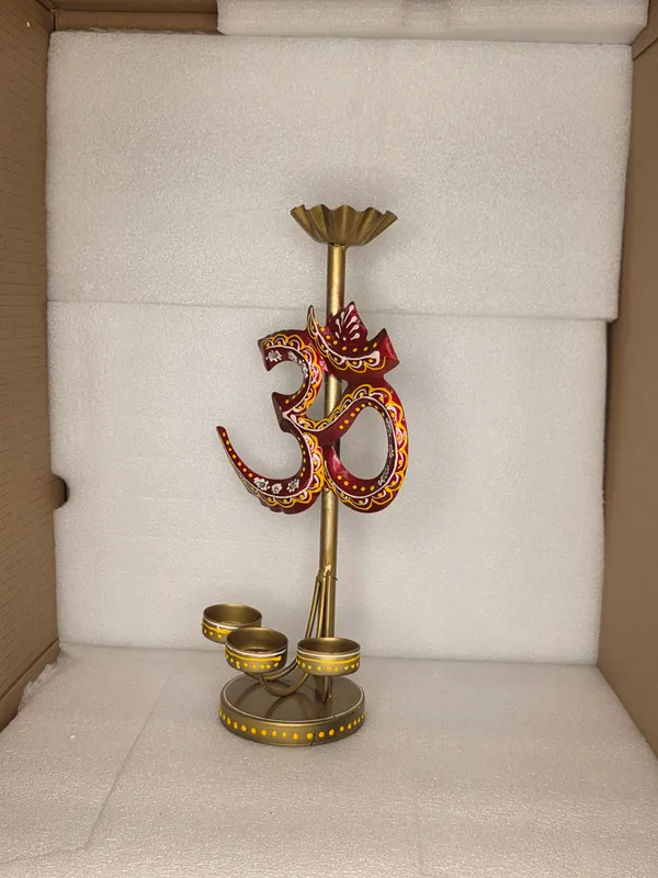 Om_Tealight_Candle_Holder