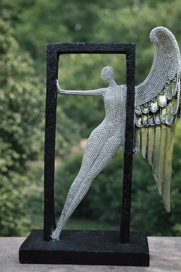 Silver_Resin_Home_Figurine
