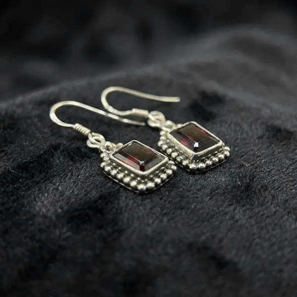 Octagon_Cabochon_Garnet_925_Sterling_Silver_Earrings