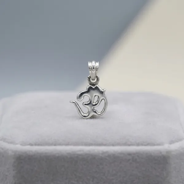 Plain_Om_925_Sterling_Silver_Pendant